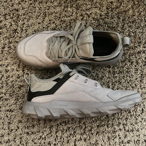 Ecco tennis shoes - Picture 4 of 5